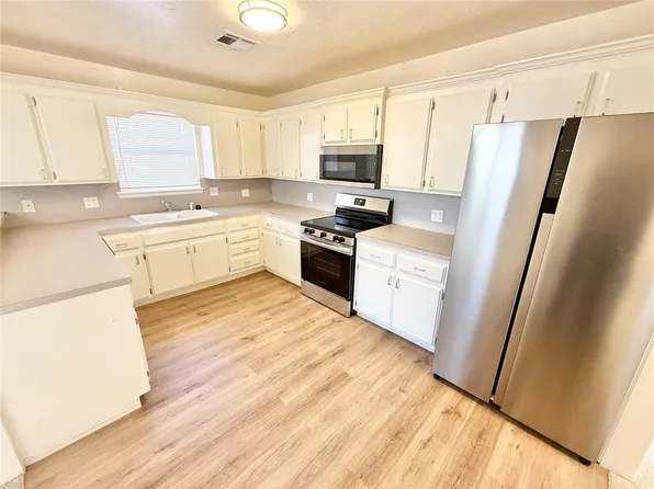 1102 N Lee St, Altus, OK 73521