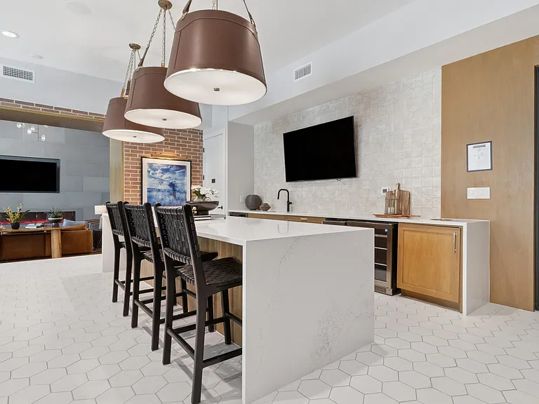 Eastpoint Apartments — Photo 41