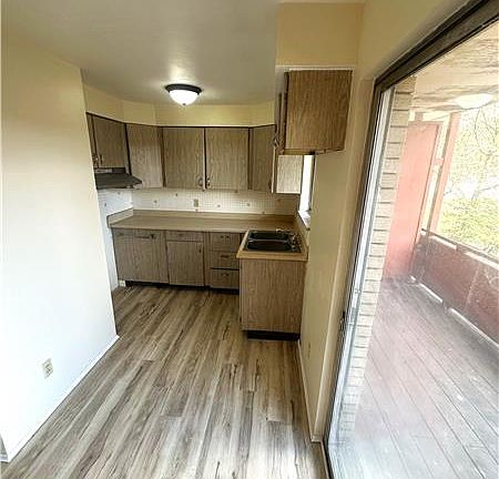 5th image of 205 Putnam Ln #2