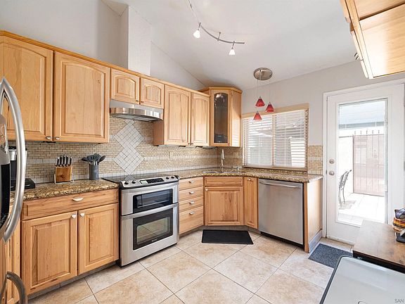 3rd image of 7700 Parkway Dr Unit 4
