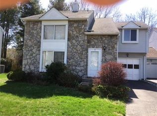 8 Jason St, Dayton, NJ 08810