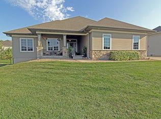 560 Brougham Rd, Robins, IA 52328