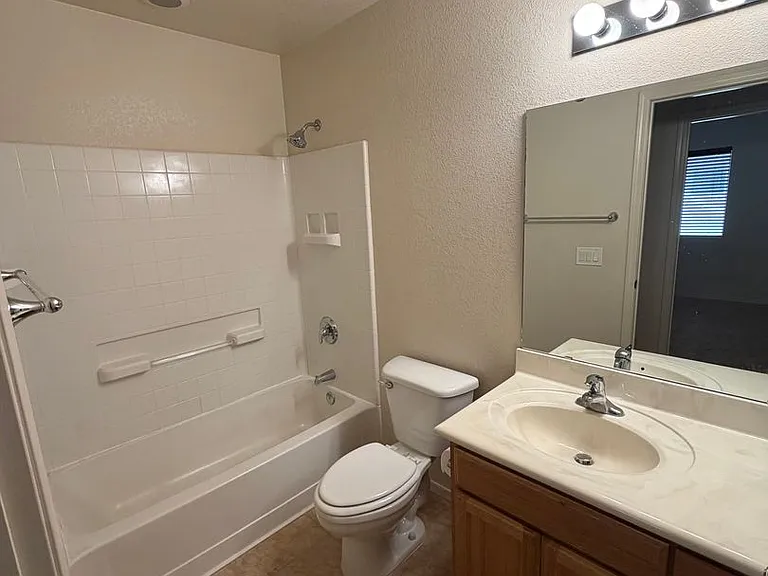 4662 Redwood St — Photo 10