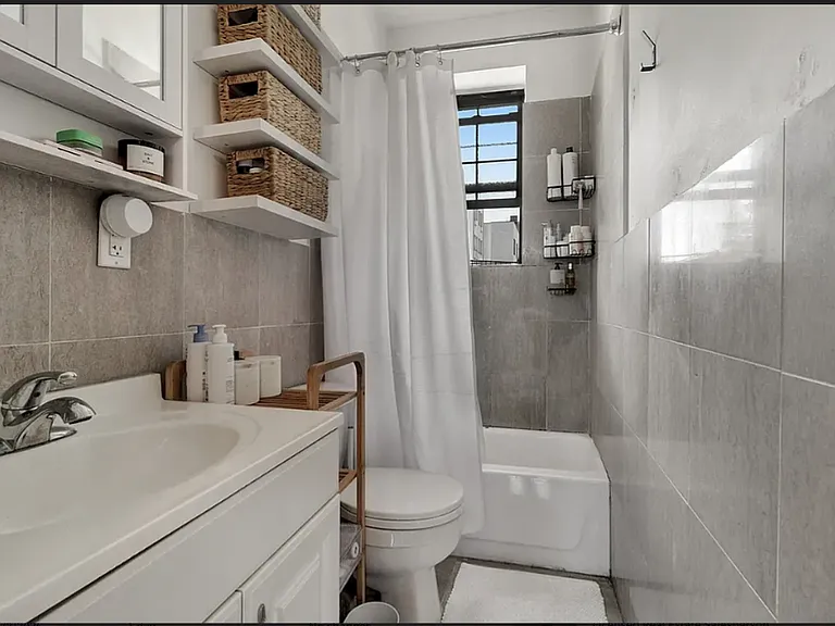 174 Roebling St #2 — Photo 3