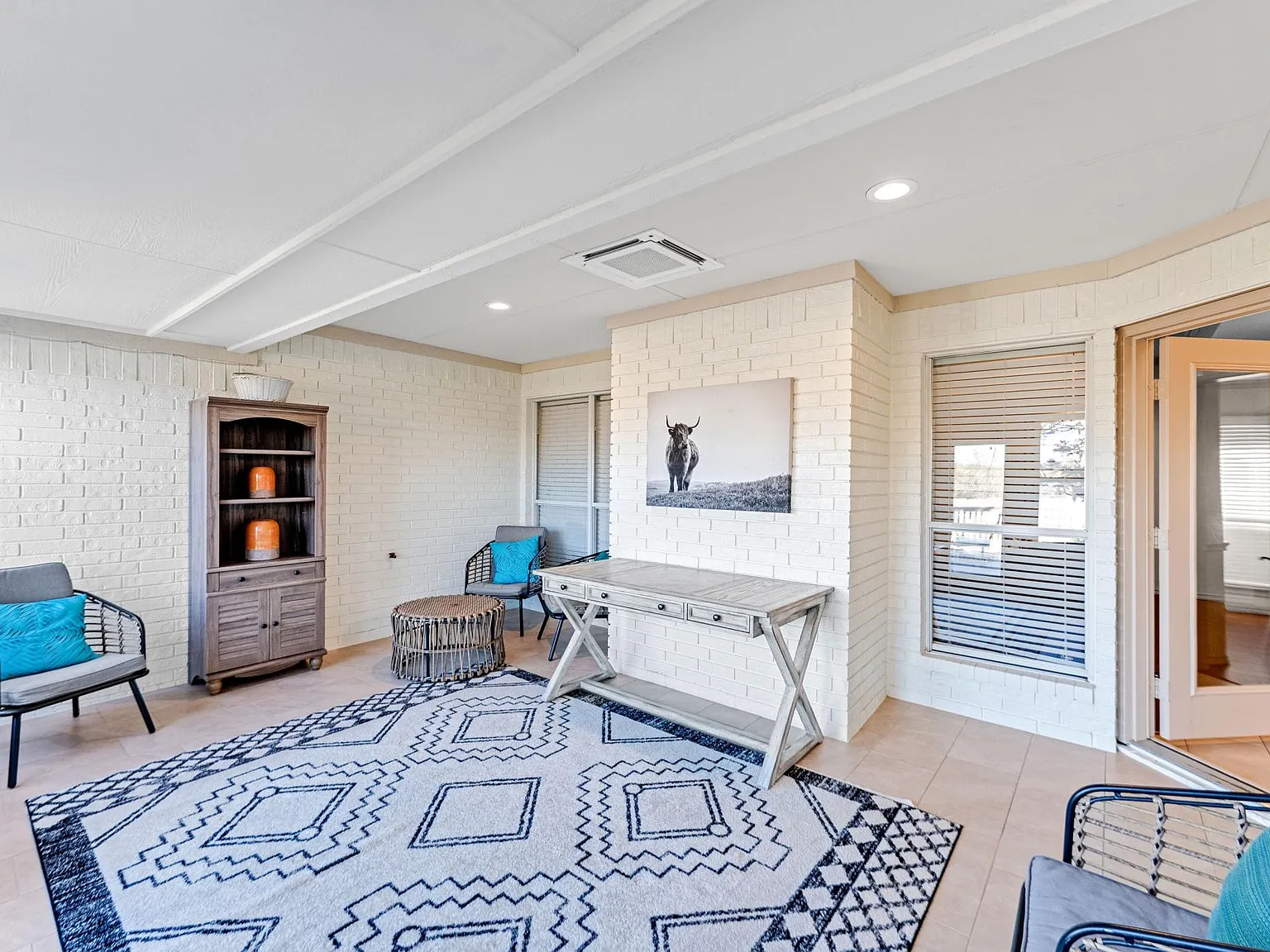 5202 Heatherdale Dr — Photo 2