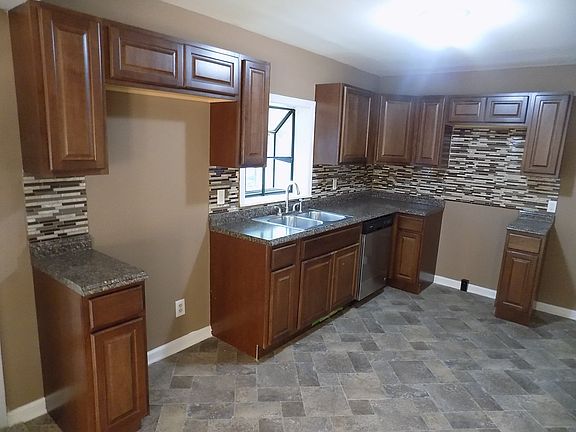 2nd image of 465 Lodi St