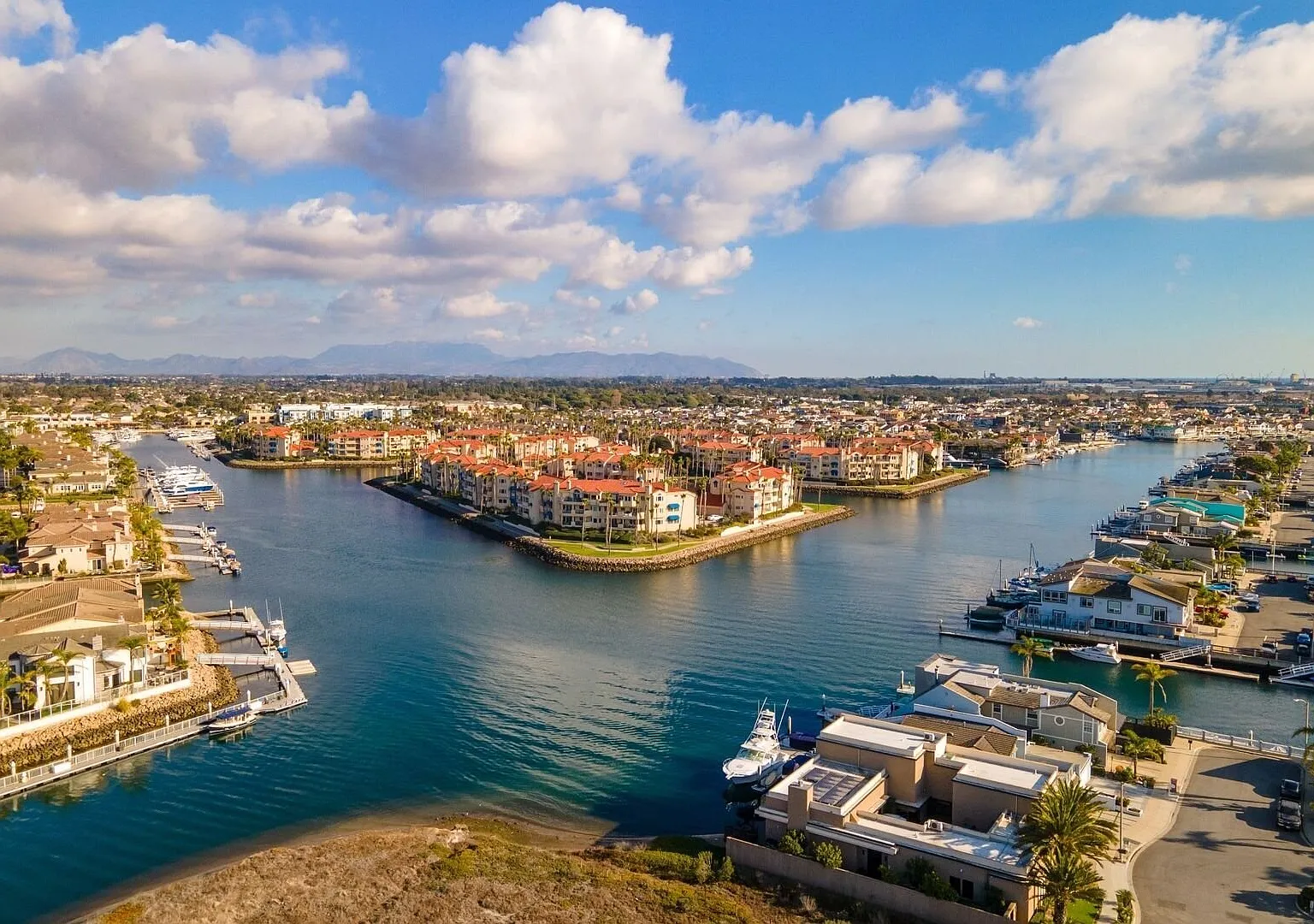 Oxnard | Waterfront | 3 Bed + 3.5 Bath | Fully Furnished | 4490 Eastbourne Bay — Photo 4