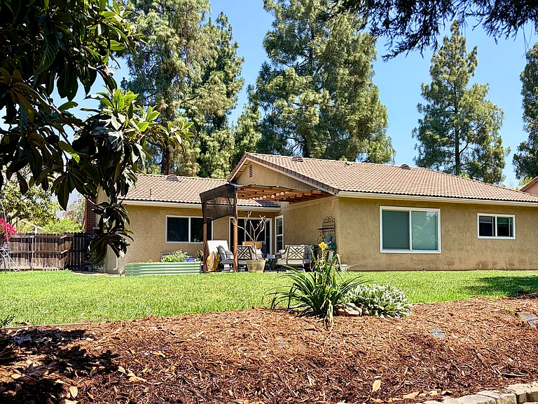 2466 Michigan Dr — Photo 14