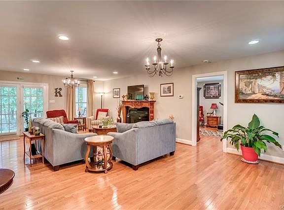 4th image of 3121 Pineview Dr