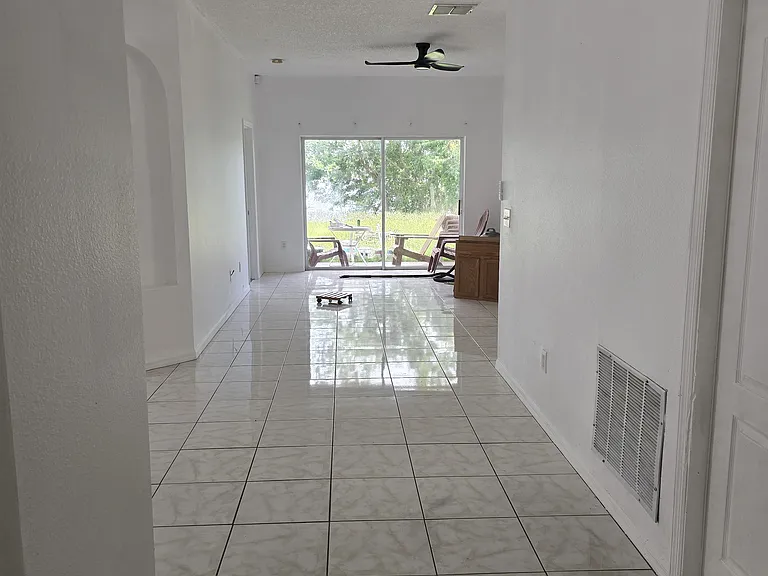 4416 Waterside Pointe Cir — Photo 2