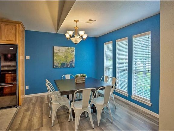 4th image of 2102 Linda Ln