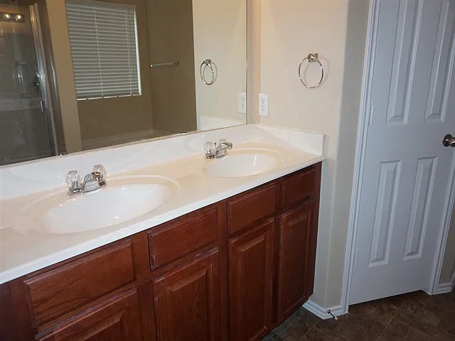 429 Grant Ln — Photo 8