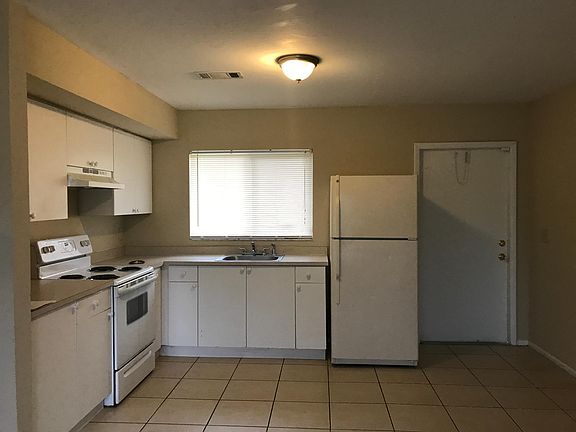3rd image of 4413/4415 Douglas Ln Unit 7