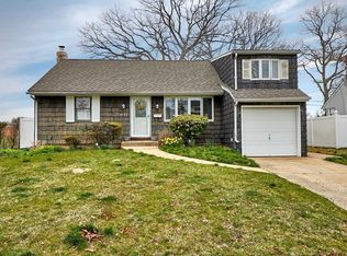 3939 Beechwood Pl, Seaford, NY 11783