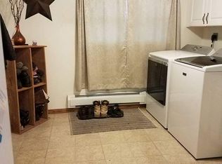 311 E Linn St, Coggon, IA 52218