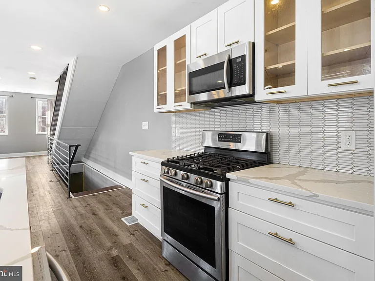 4626 E Thompson St — Photo 5