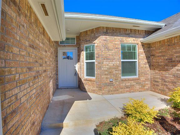 2nd image of 2917 Kingswood Dr