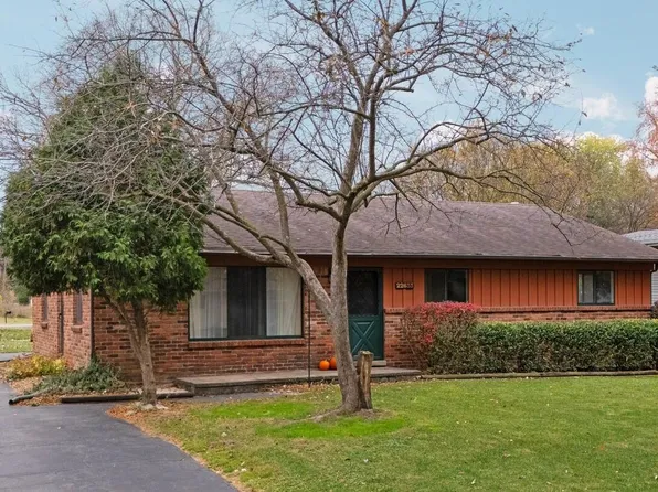 22633 Sandra St, South Lyon, MI 48178