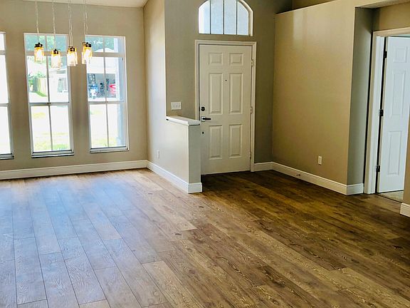 5th image of 13408 Roslyn Pl