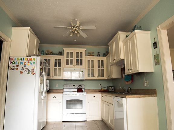 3rd image of 1100 W Arch Ave