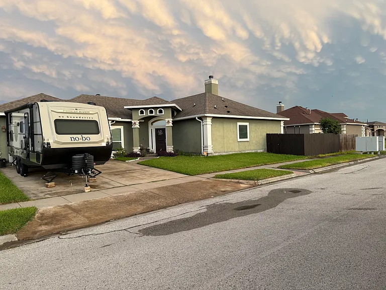 6801 Truxton Dr — Photo 2