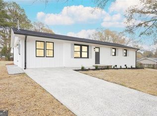 4535 Ridgeview Dr, Powder Springs, GA 30127