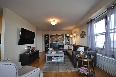 Rented by Silverstein Collection LLC 