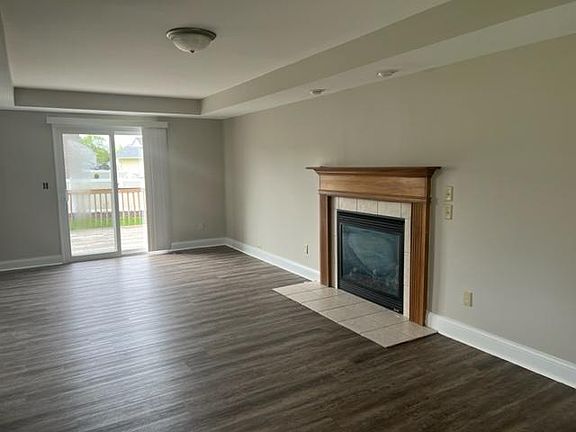 3rd image of 2009 Apple Knoll Ln