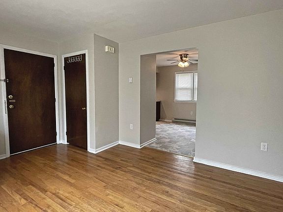 2nd image of 5 Commercial Dr APT 6