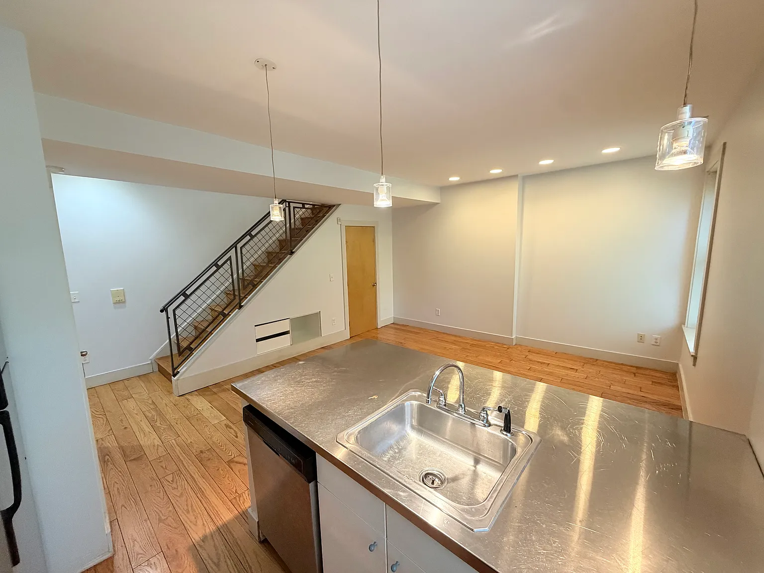 1 bed, 1.5 bath, 836 sqft, $1,450 — Photo 3