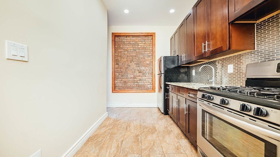 1st image of 593 Franklin Ave #1C