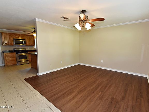 5th image of 143 Brentwood Blvd