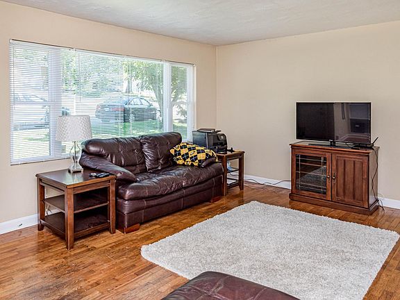 3rd image of 613 Morningside Dr