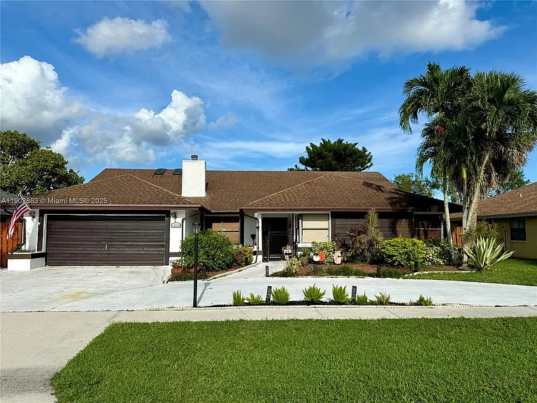 3647 Barberry Dr — Photo 9