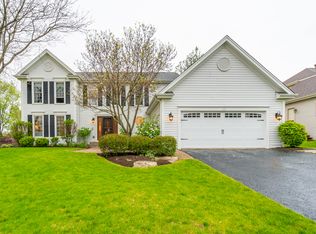 410 Fieldcrest Dr, Algonquin, IL