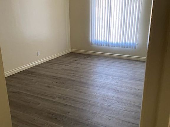4th image of 11410 S Menlo Ave #3