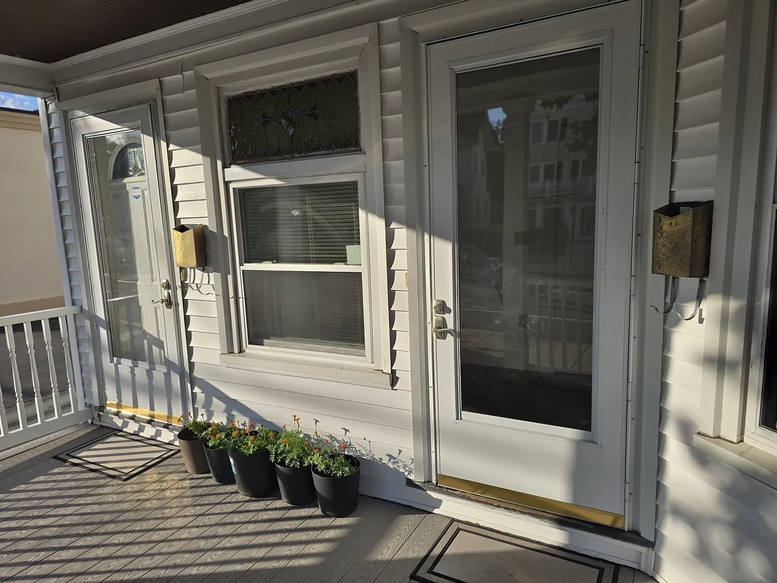 3 bed, 1.0 bath, 1300 sqft, $2,650 — Photo 3