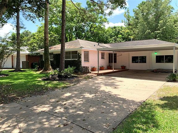 Large driveway with big carport to keep you car cool even in the summer heat!