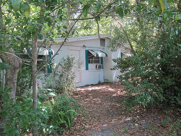 4th image of 1030 NE 9th St #D