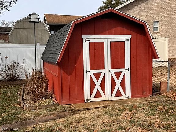 3rd image of 3305 Charles Dr