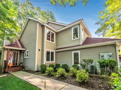 2 Ridgeview Ter, Oak Ridge, NJ, 07438