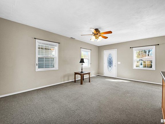 3rd image of 1525 E Hendryx Ln
