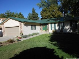 9301 S Alvey Ln, Sandy, UT 84093