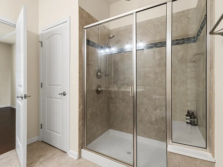 Master Bedroom - Shower