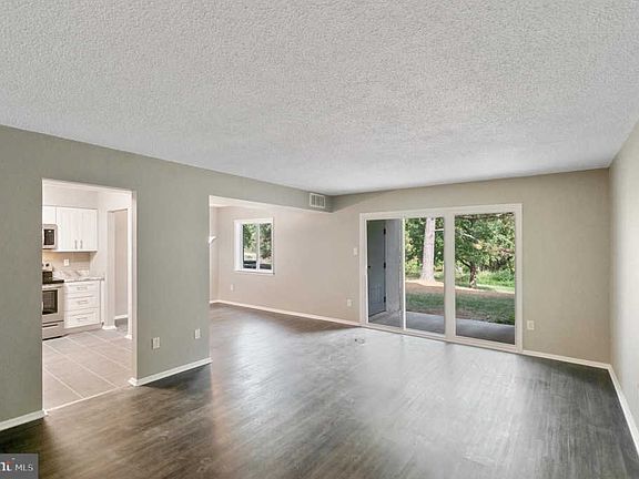 3rd image of 3808 Laramie Pl APT A