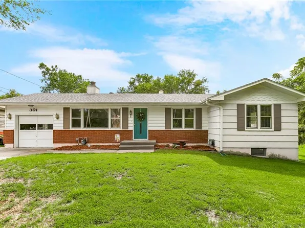 301 Adkins Rd, Liberty, MO 64068
