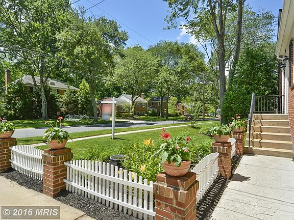 3rd image of 805 Crocus Dr