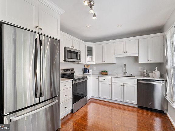 2nd image of 2953 Waterford Ct