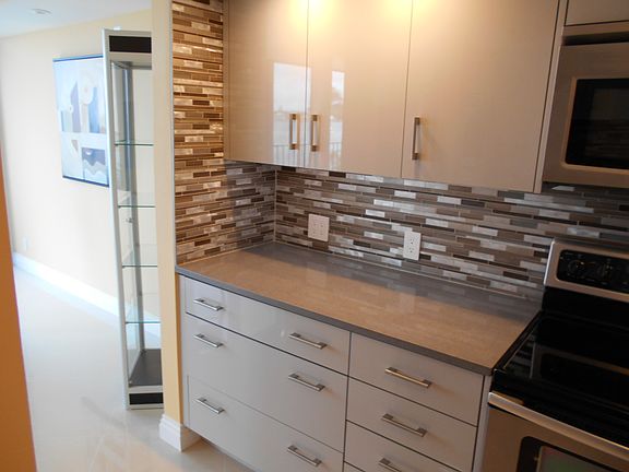 5th image of 122 Lakeshore Dr #5330