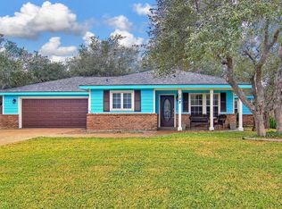 102 N Sierra Woods Dr, Rockport, TX 78382